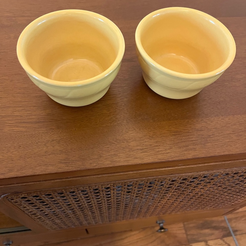 Yellow Dinnerware Bowls with Classic Ceramic Design